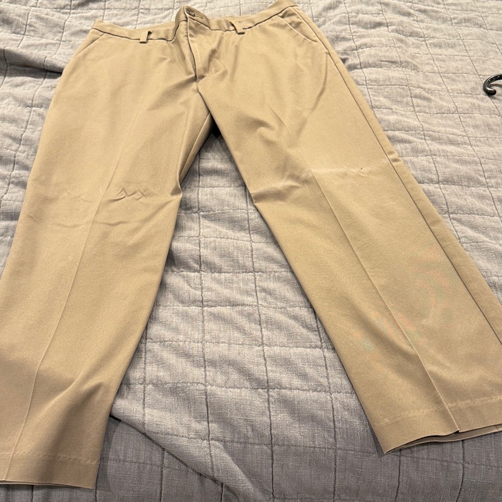 Dockers Men's Khaki Chinos